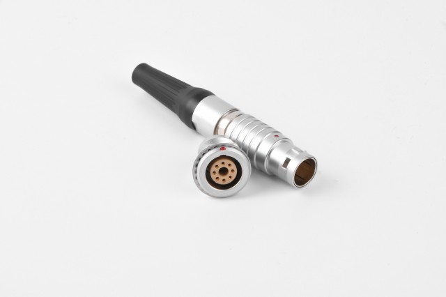 氣電航空連接器設(shè)計結(jié)構(gòu)及用途