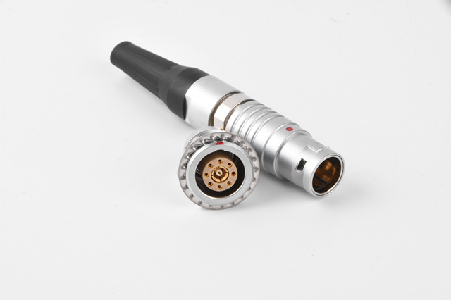 航空插頭在航空電子設(shè)備中的重要性是什么？